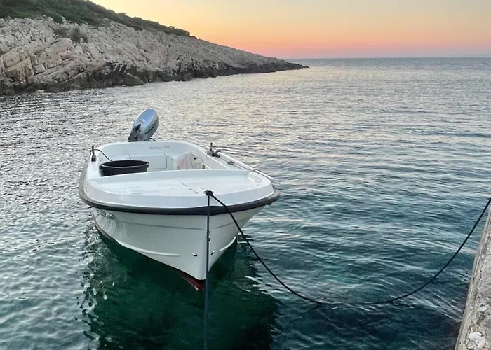 Loza Blue, Island